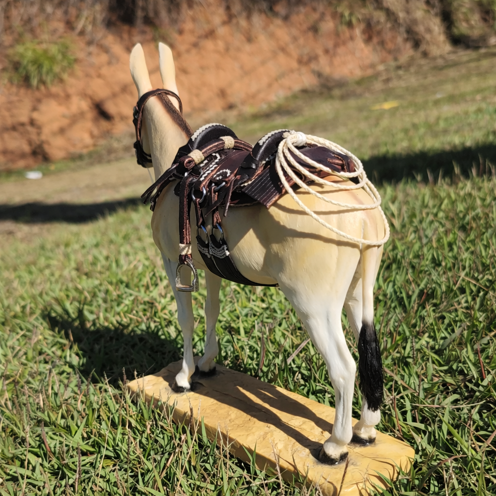Miniatura Mula com Arreio Banana Completo – Artesanal