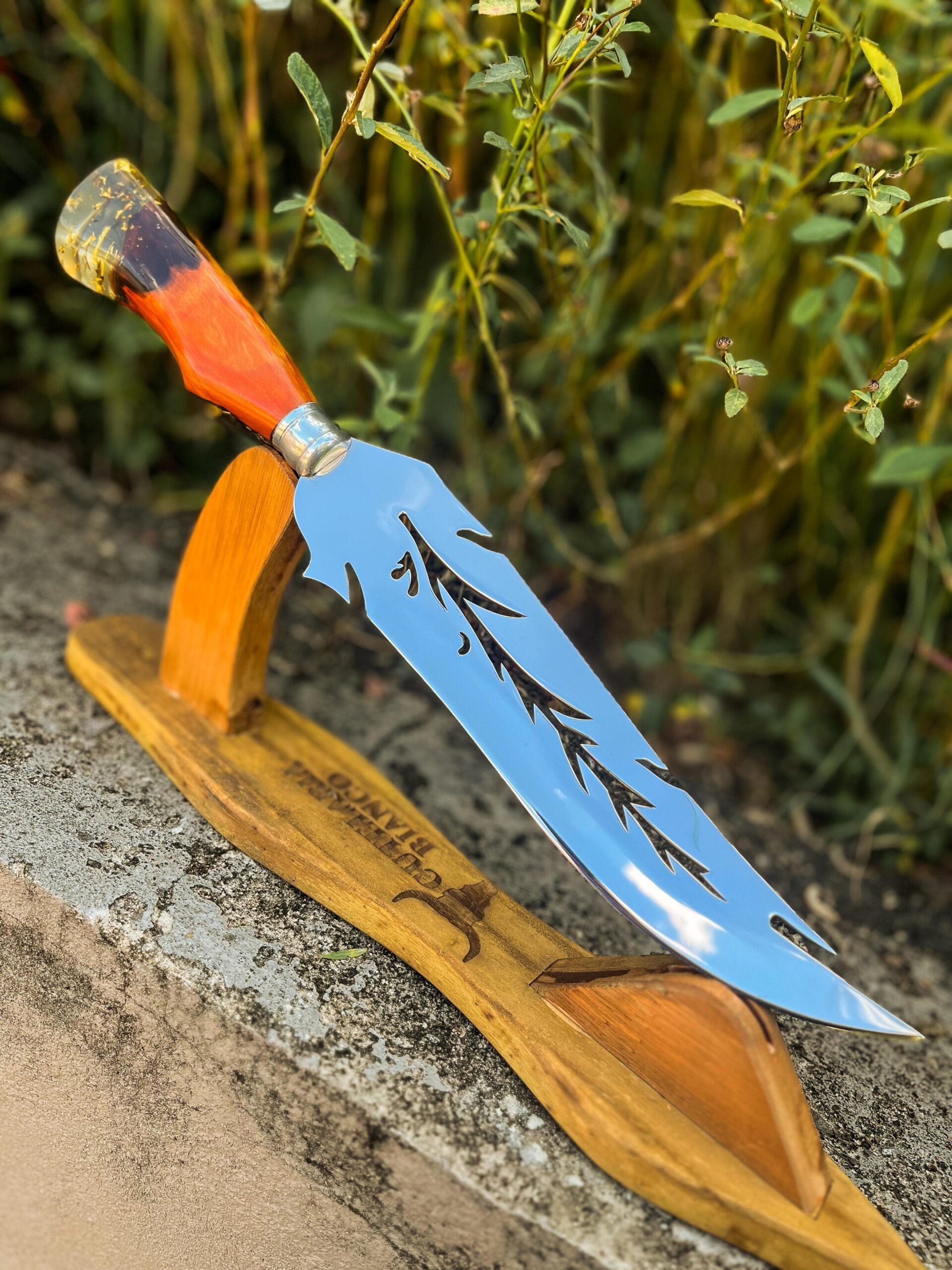 Faca Artesanal Modelo Pluma – Cabo folhas de ouro – Edição Colecionador
